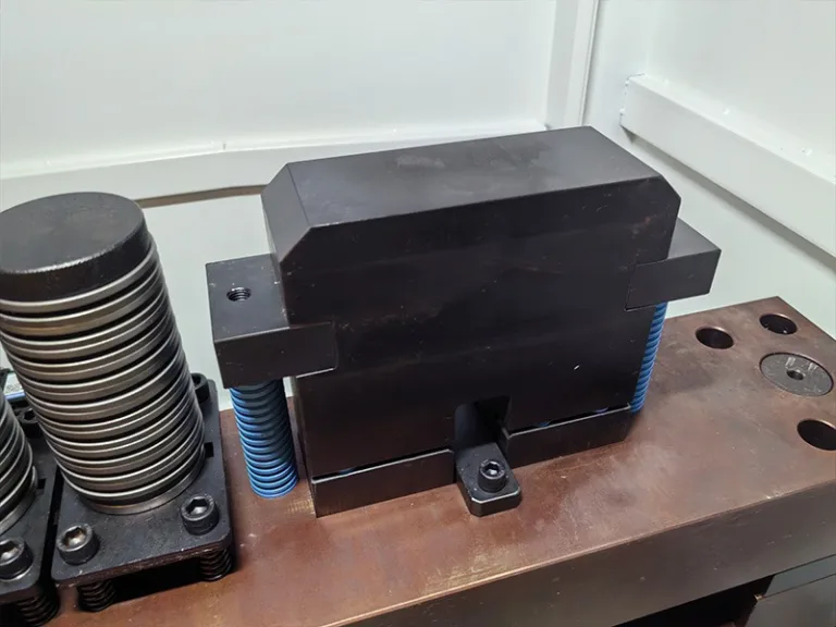 Mesin Punching Busbar CNC MX602-7C, Cetakan Emboss